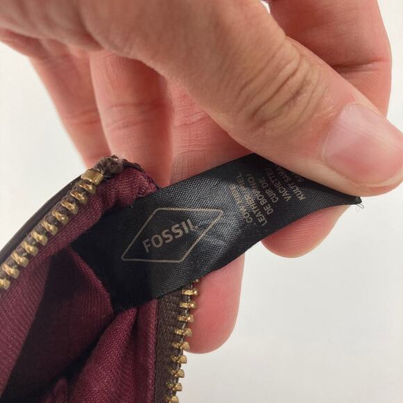 Fossil (Medium size) maroon leather wristlet with tassel. - Picture 5 of 6